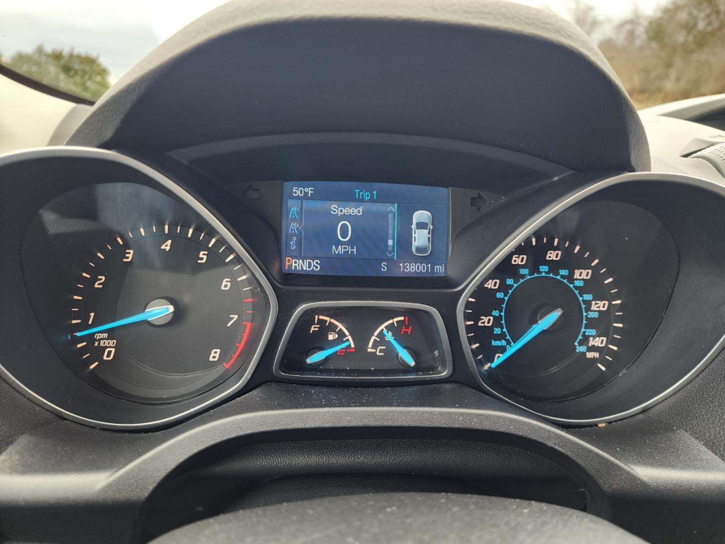 2015 RED /Gray Ford Escape S (1FMCU0F77FU) with an 2.5 4cyl. engine, Automatic transmission, located at 1221 Madison St., Shelbyville, TN, 37160, (931) 680-9439, 0.000000, 0.000000 - Photo#7